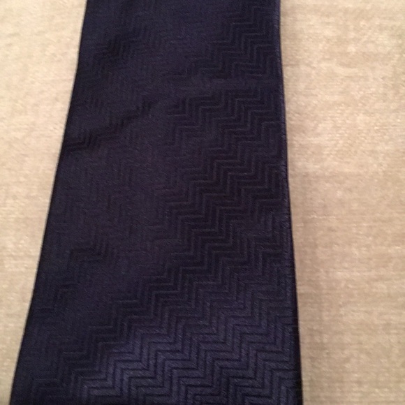 Silk tie by Robert Talbott. Navy. - Picture 4 of 4